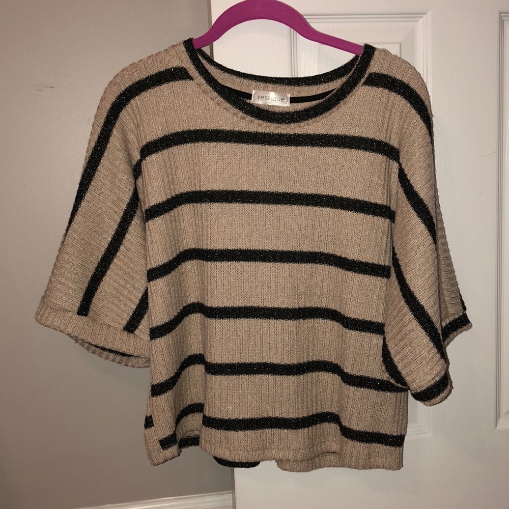 Short sleeve sweater